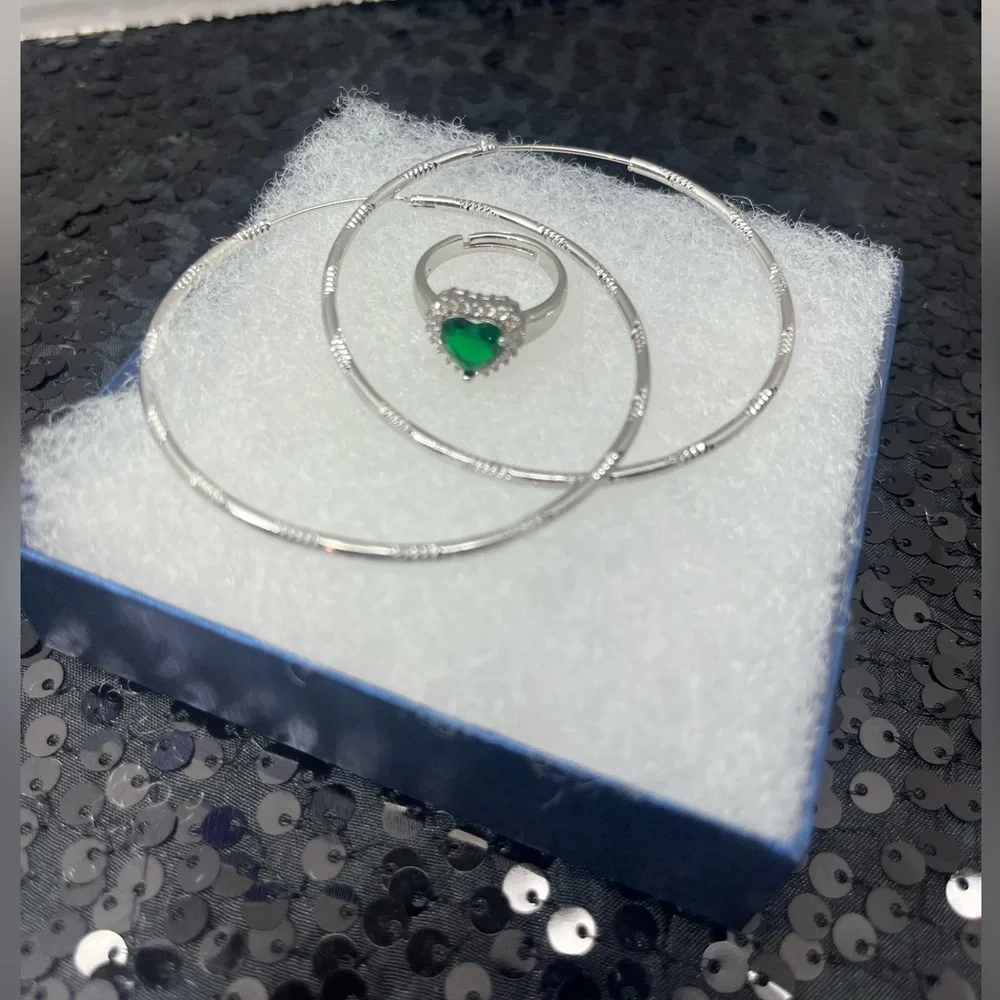 Set of Gold Laminated white chain with charm arracadas.‎ Ring
